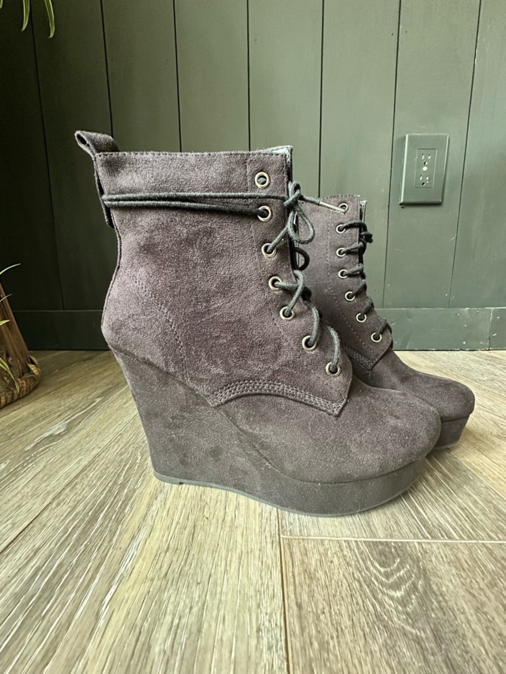 Shi by Journeys Black Lace-Up Side Zip Easy On Suede Ankle Boots sz 7.5
